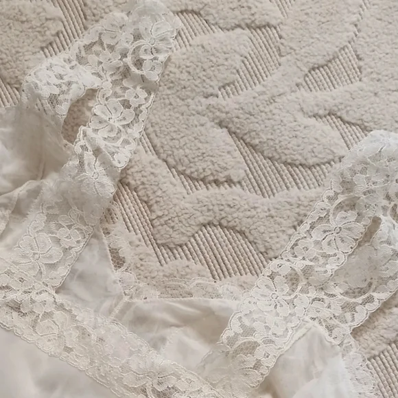 GORGEOUS, UNWORN VINTAGE BRIDAL "MUNSINGWEAR" LACE SLIP! SZ 32. - Picture 14 of 16